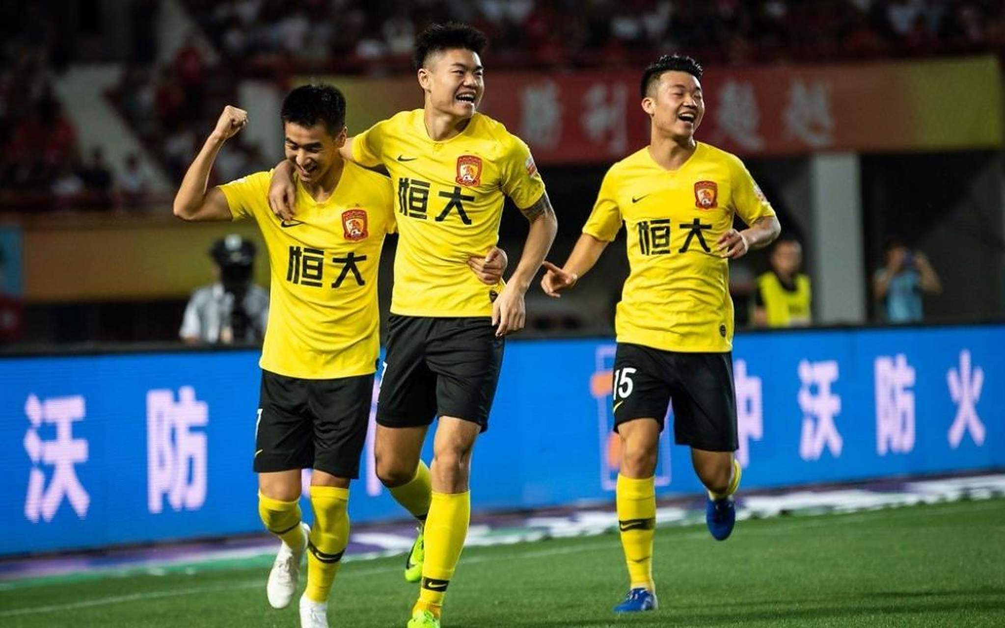 鲁能主场战平恒大,坚守积分榜前列的简单介绍 鲁能主场战平恒大,坚守积分榜前列的简单介绍