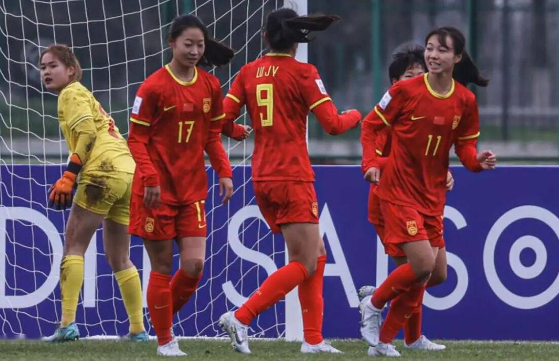 三亿体育体育亚洲官网-女足比赛中，中国队员郑某实力出众