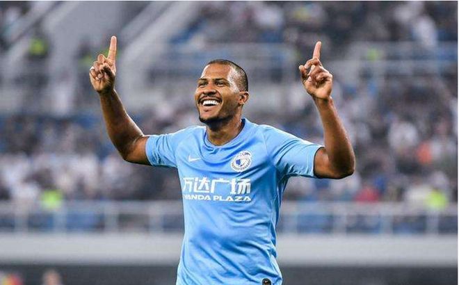 大连一方迎来苏宁的挑战,努力拼搏 大连一方迎来苏宁的挑战,努力拼搏