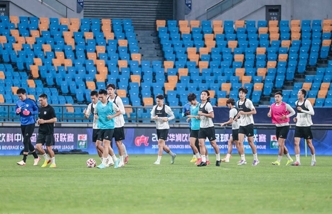 三亿体育体育网页版登录入口-关于中超球员技艺高超，球迷沉浸在精彩表演中的信息