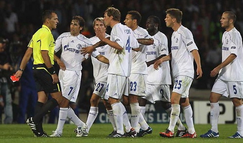 三亿体育体育app下载-关于沙尔克遭遇四连败，危机四伏，需尽快调整的信息