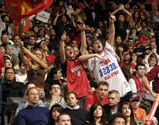 三亿体育体育vip注册-战术与底蕴对碰，引发球迷狂热