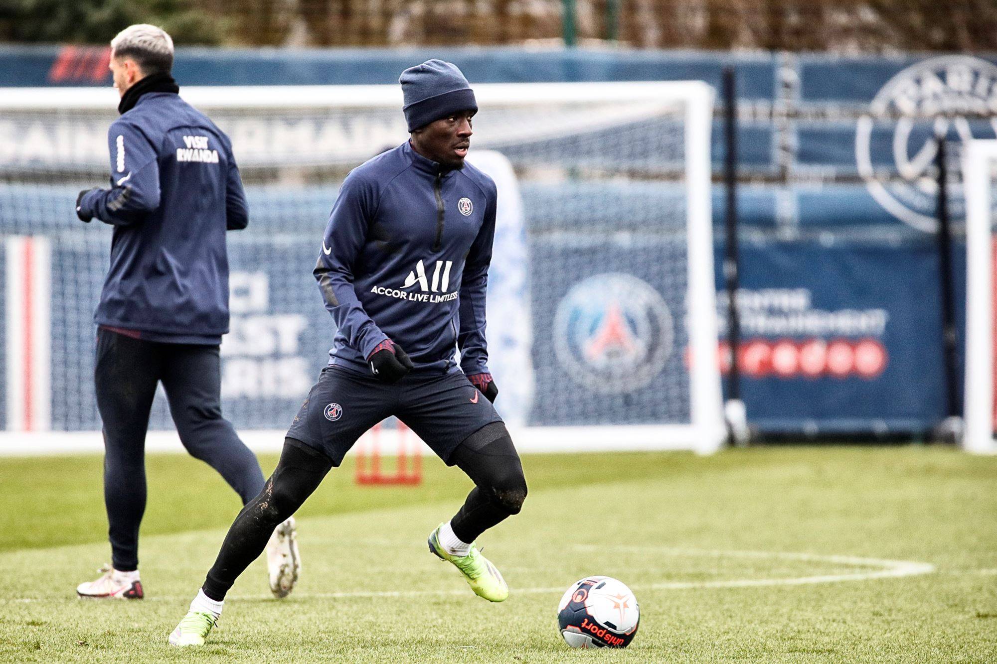 三亿体育体育app下载地址-里昂踢出精彩表现，士气高涨备战未来比赛的简单介绍