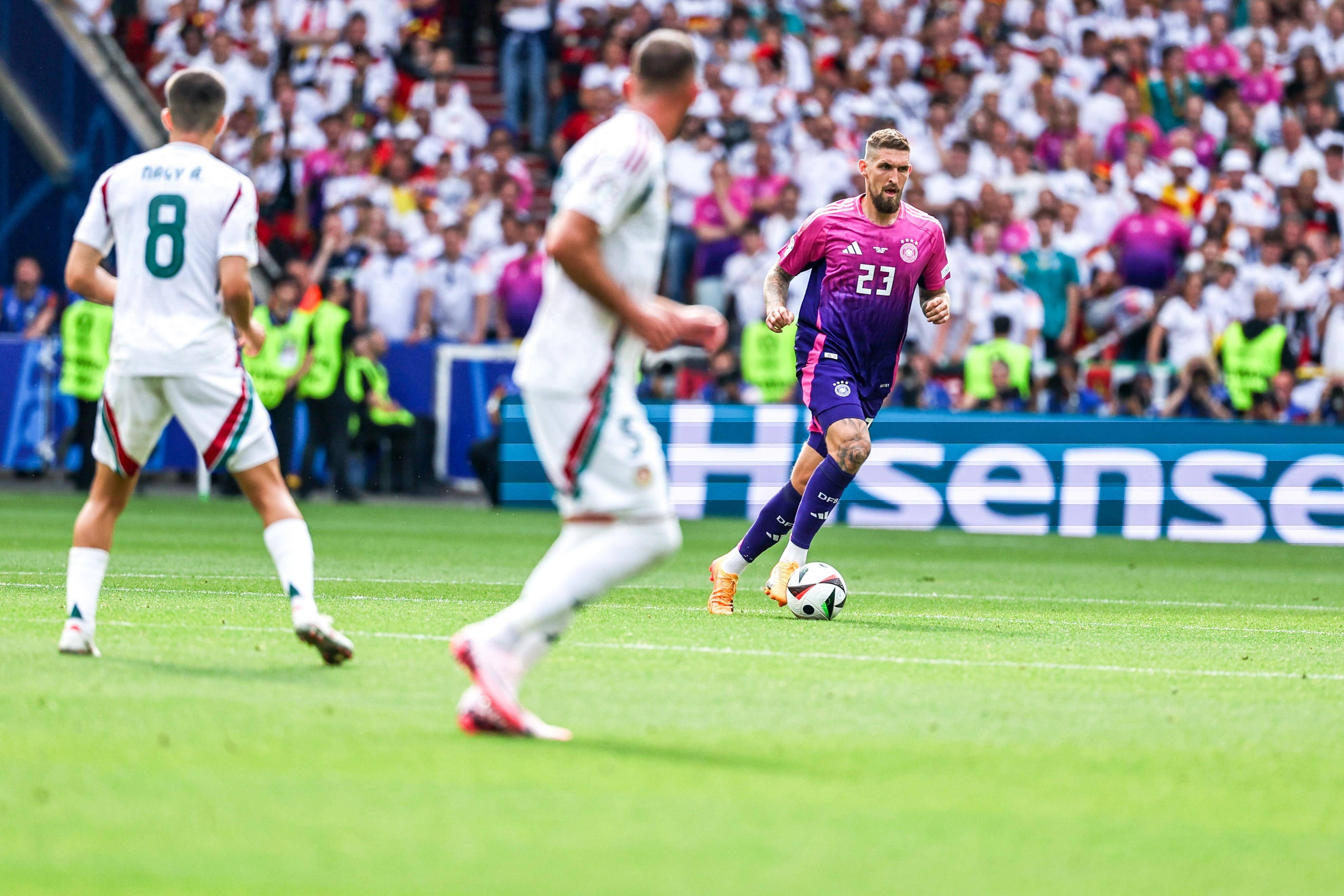 德国队在足球比赛中击败对手