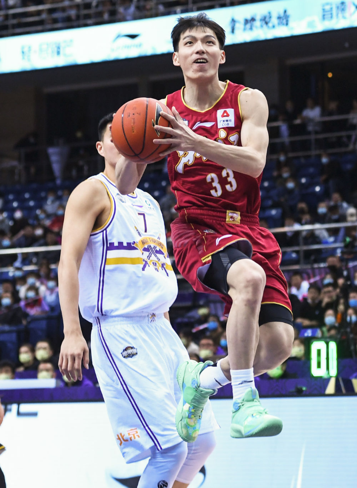 三亿体育体育视频-吴前在比赛中展现出色防守力度