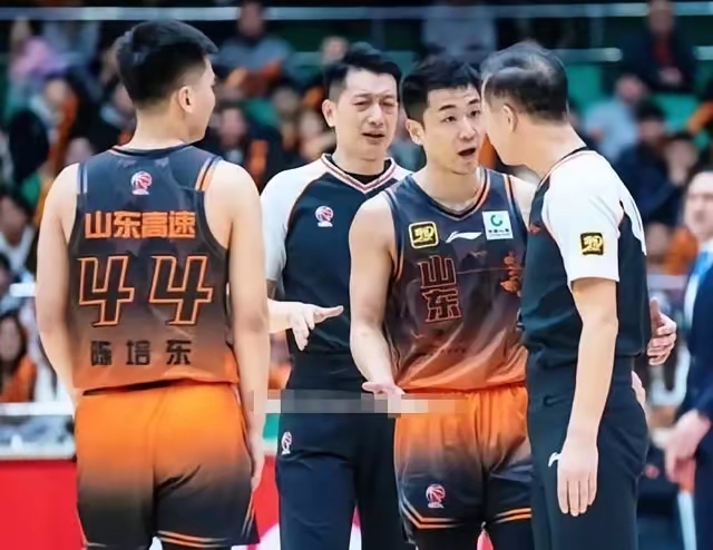 三亿体育体育注册-山东队轻松取胜，领先优势明显