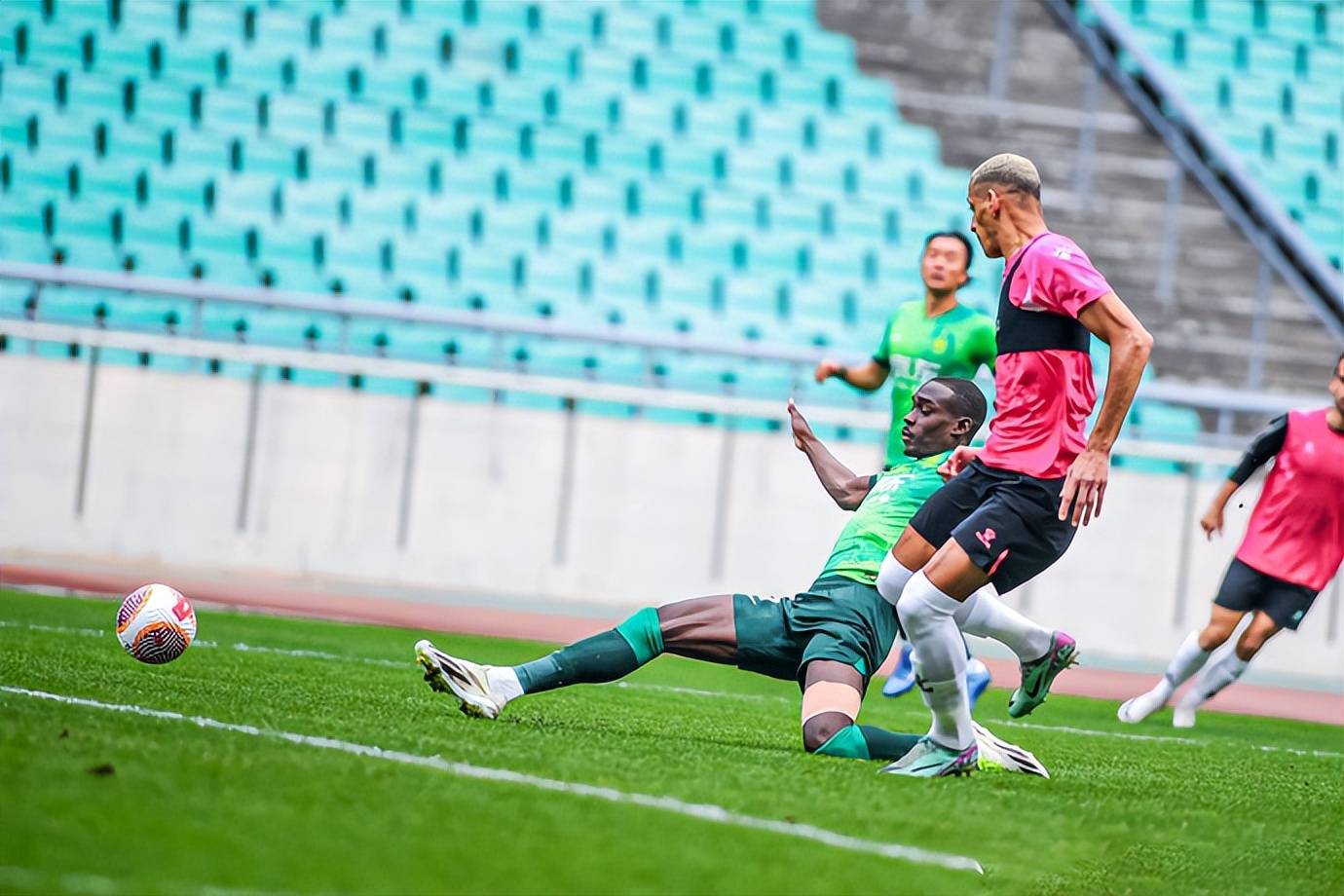 三亿体育体育新闻-包含赛季首战即将打响，球队备战心态良好的词条