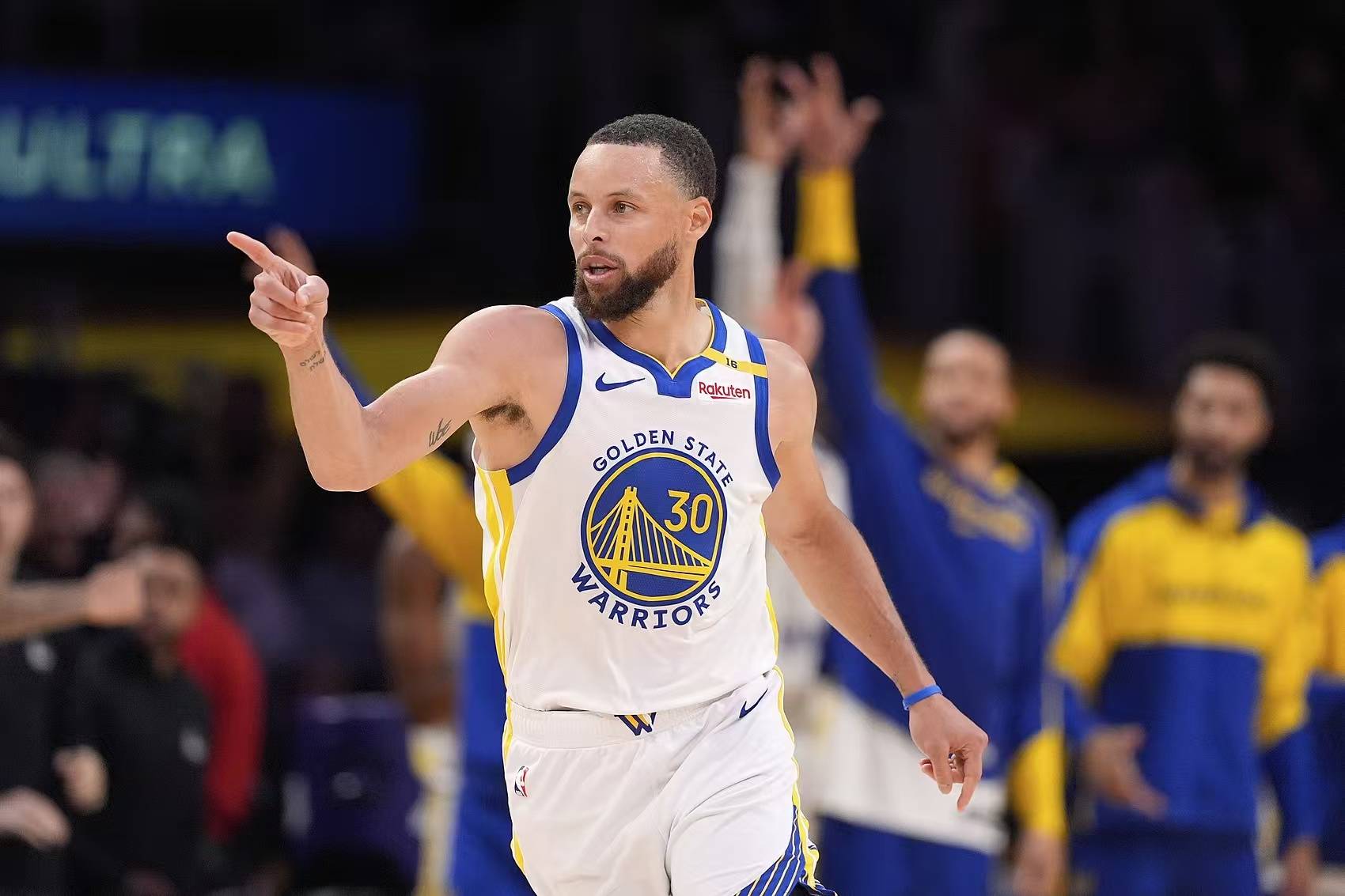 勇士轻取魔术,库里全场高效砍下20+5+5的简单介绍 勇士轻取魔术,库里全场高效砍下20+5+5的简单介绍