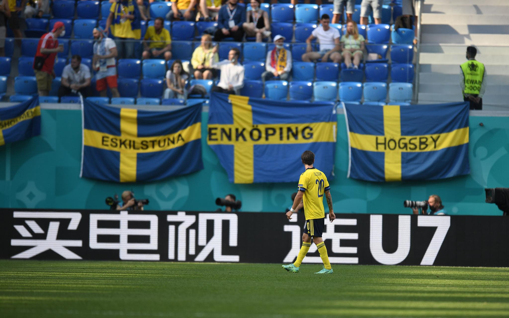 包含意大利战平瑞典,保持领跑小组头名的词条 包含意大利战平瑞典,保持领跑小组头名的词条