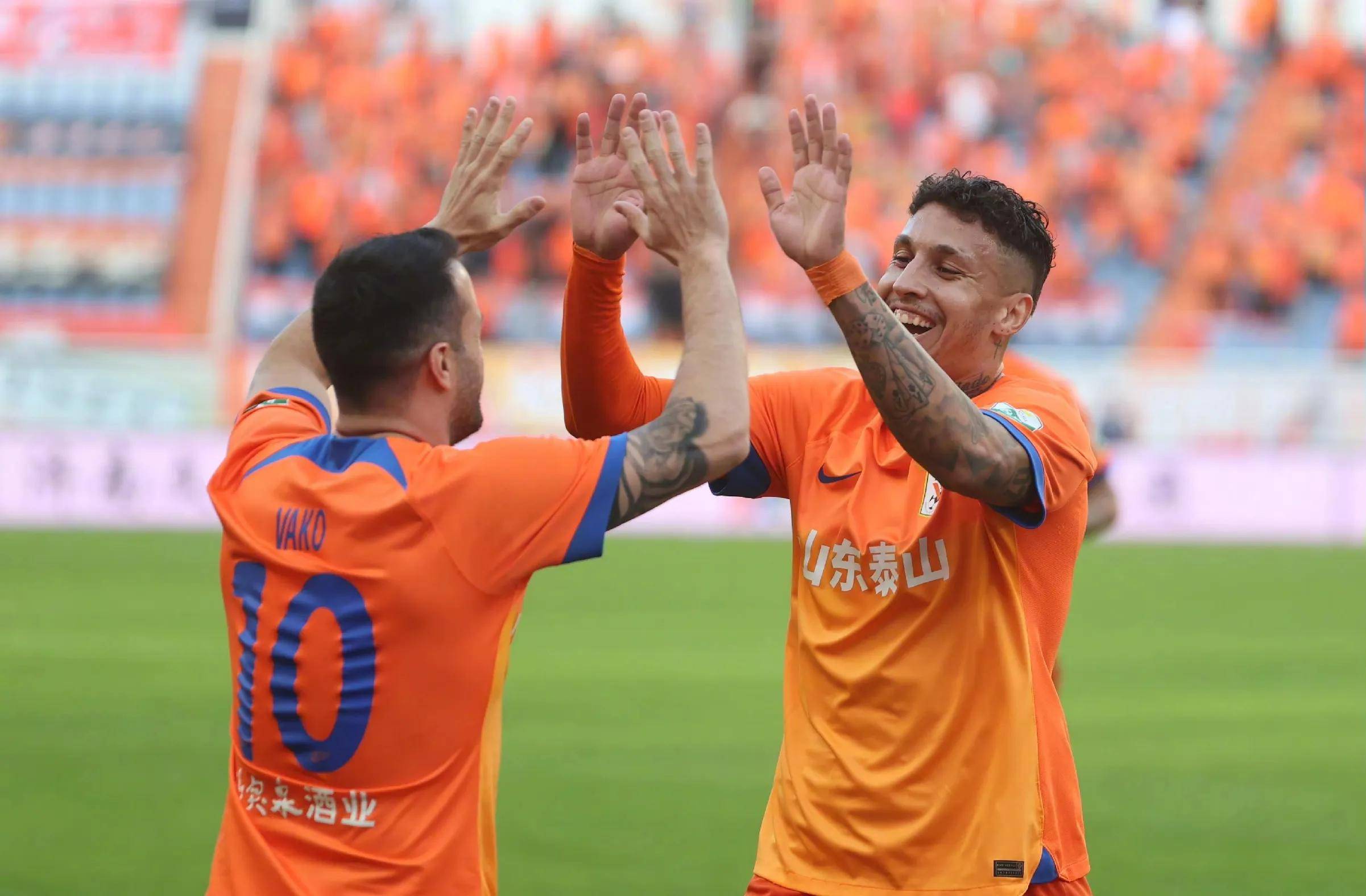 亚泰逼平鲁能,平分秋色展开激烈交锋的简单介绍 亚泰逼平鲁能,平分秋色展开激烈交锋的简单介绍