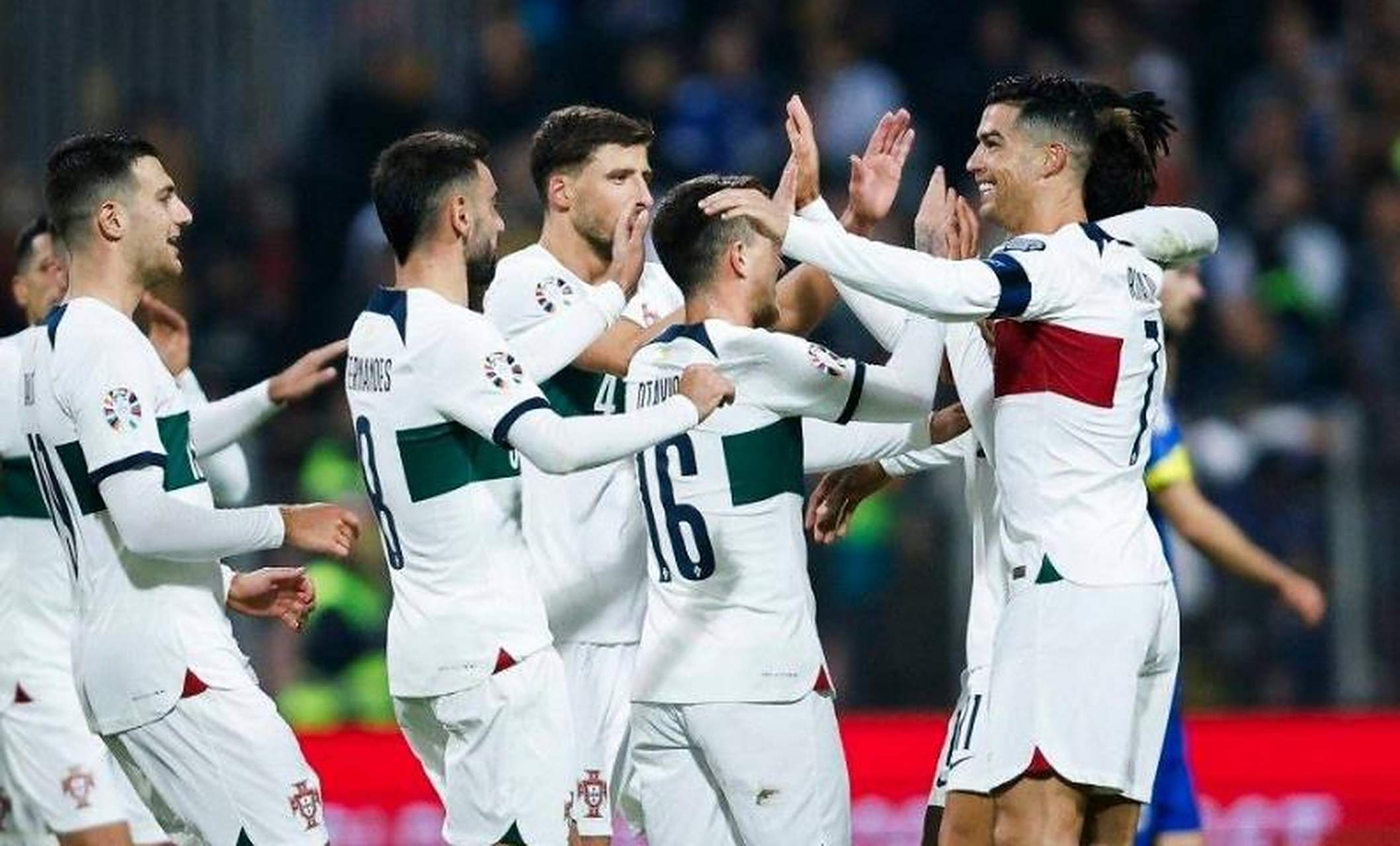 包含无所谓备战欧预赛，备受瞩目的词条