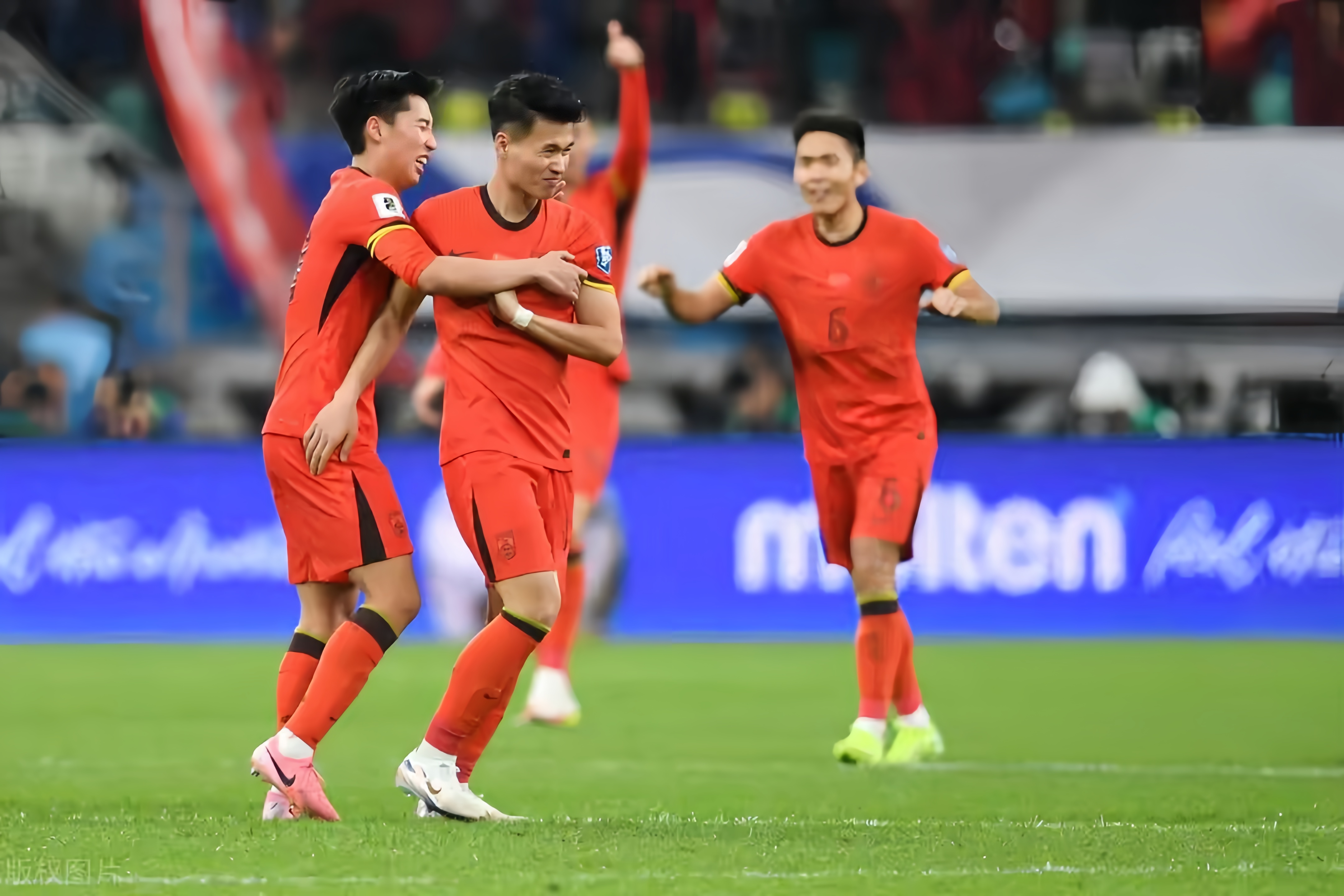 三亿体育体育vip注册-包含本土球员崭露头角，助球队险胜强敌的词条