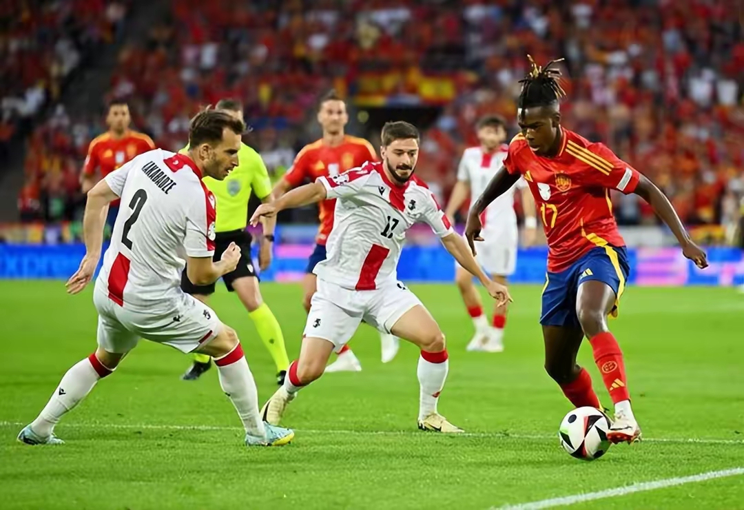 精彩足球赛事实况报道，看点不断涌现的简单介绍