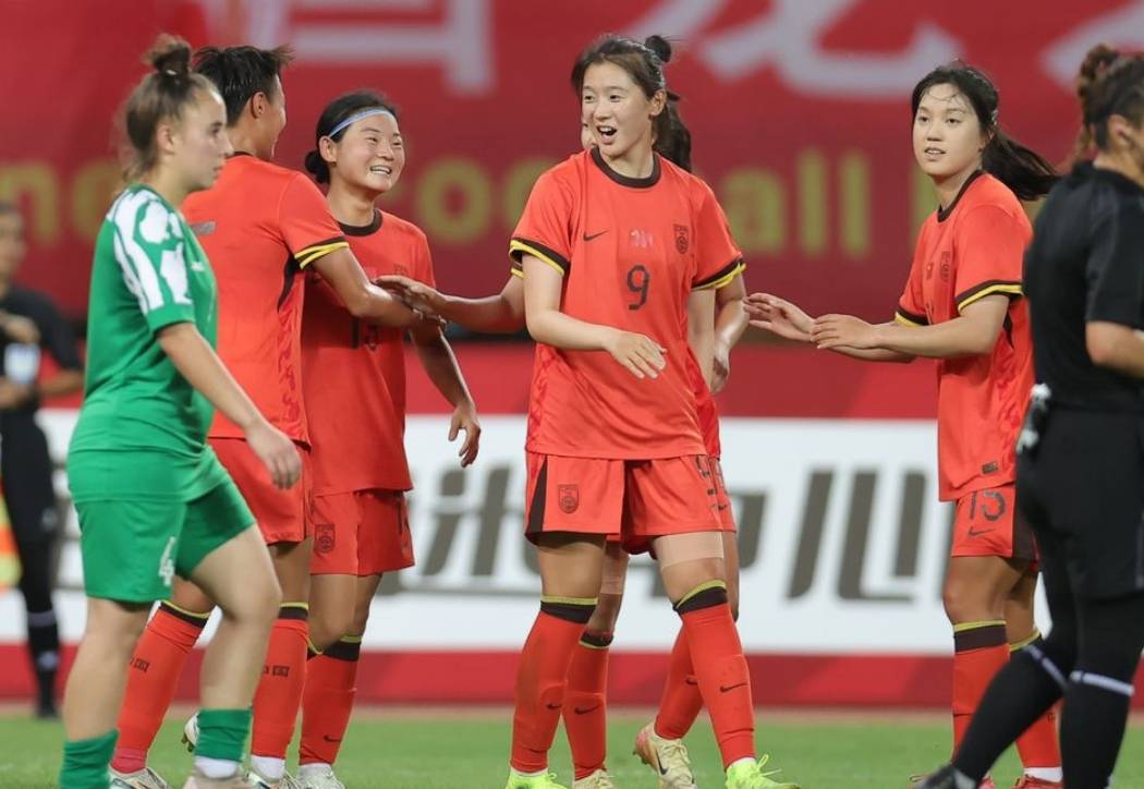 三亿体育体育app-中国女子足球队比赛中，表现出色实现胜利