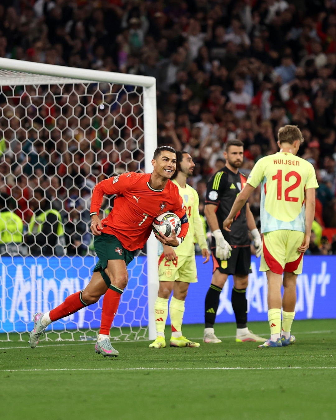 欧国联冠军赛举行，百年对决再现