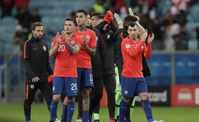 秘鲁队在比赛中更换战术,取得胜利 秘鲁队在比赛中更换战术,取得胜利